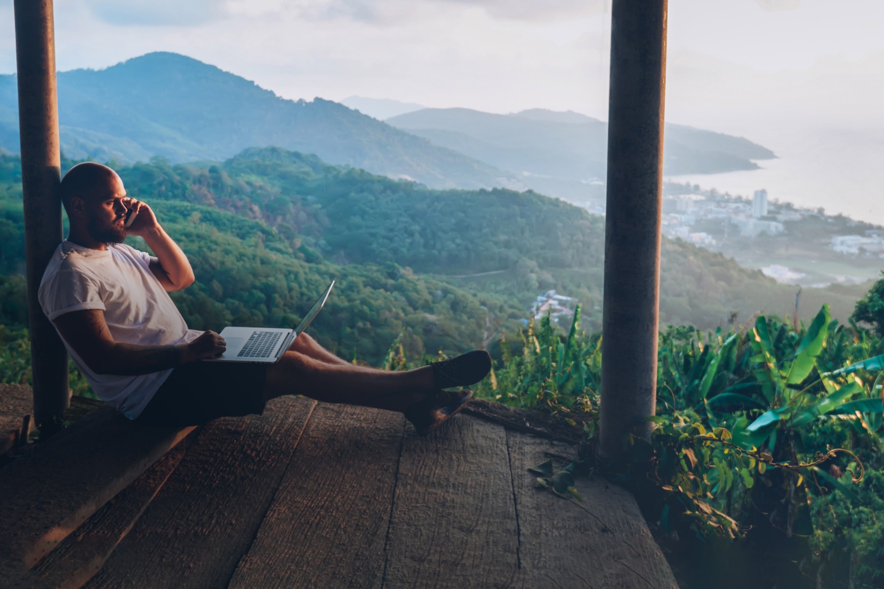 ey-male-freelancer-working-remote-against-tropical-environment.jpg.rendition.1800.1200